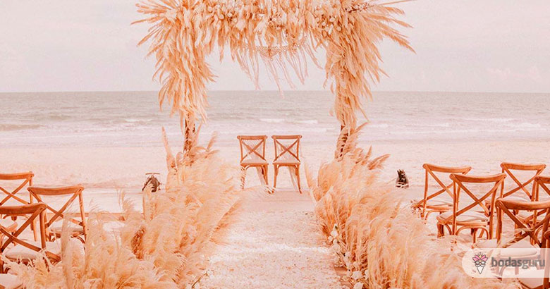 altar de boda en la playa