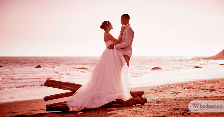 cómo vestirse para boda en la playa